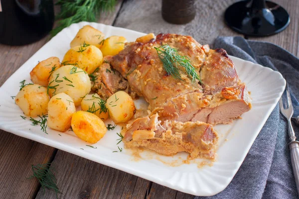 Baked Turkey Thigh Meat Potatoes White Dish Horizontal — Stock Photo, Image