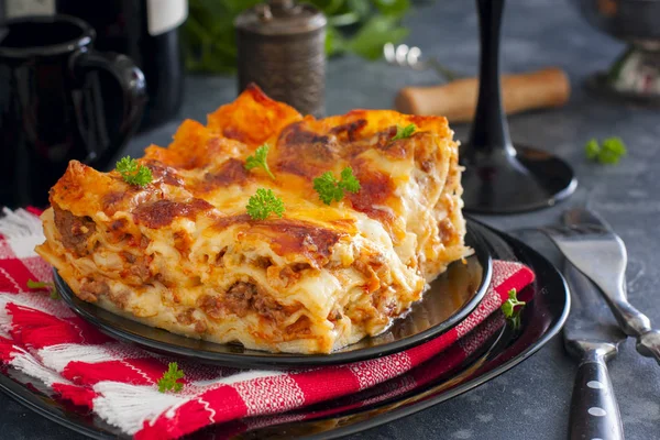 Tradycyjny Włoski Lasagne Bolognese Mielonego Mięsa Sosu Pomidorowego Poziome — Zdjęcie stockowe