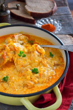 Kabak Paprikash Tavuk, seçici odak