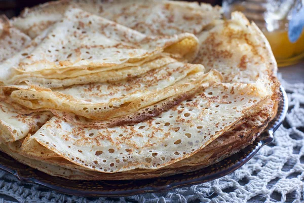 Crêpes Fines Résille Sur Table Avec Une Serviette Horizontale — Photo