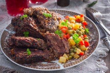 Pişmiş sığır sebzeler (havuç, bezelye, patates), yatay