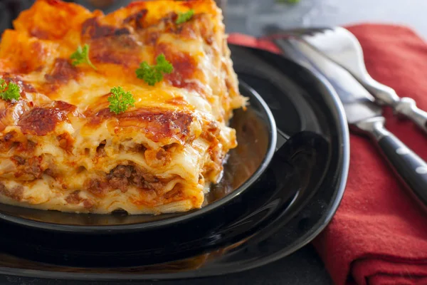 Traditionelle Italienische Lasagne Bolognese Mit Hackfleisch Und Tomatensauce Horizontal — Stockfoto