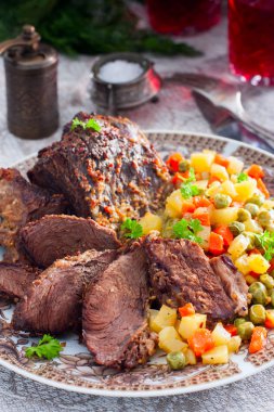 Sebze, seçici odak ile pişmiş sığır eti