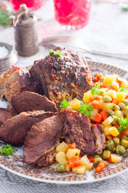 Sebze, seçici odak ile pişmiş sığır eti