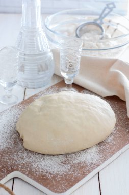 Votka, seçici odak kullanılarak yapılan ham mayasız hamur