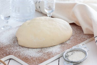 Votka, seçici odak kullanılarak yapılan ham mayasız hamur