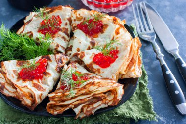 Krep, un-ücretsiz gluten-Alerjik, düşük karbonhidrat ile kırmızı havyar, yatay