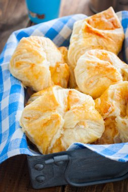 Burekas peynir ile dolu