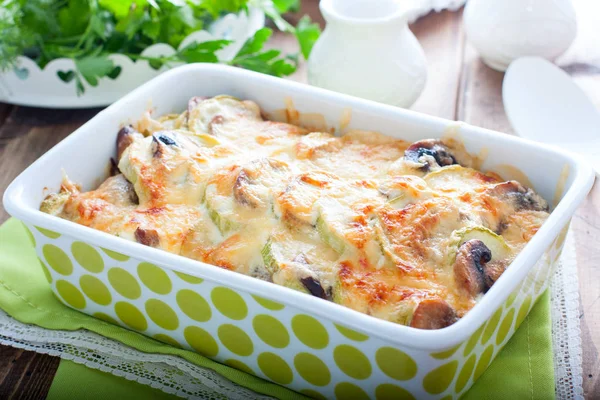 Zucchini baked with champignons with sour cream and cheese, horizontal — Stock Photo, Image