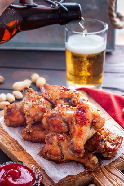 Beer and wings Stock Photos Royalty Free Beer and wings Images