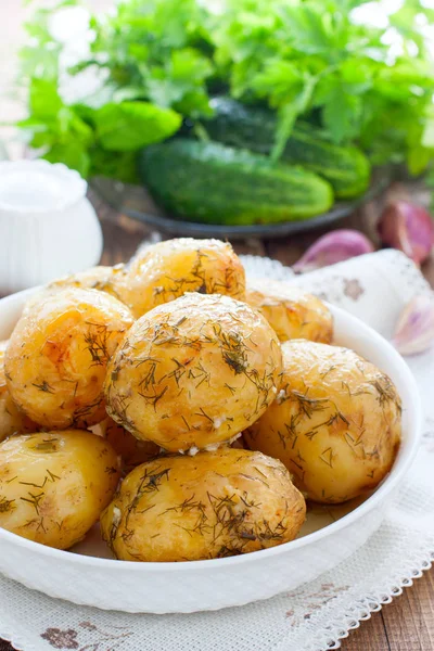 Whole baked potatoes with dill and garlic, selective focus — Stock Photo, Image