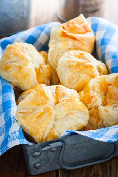 Burekas peynir, seçici odak dolu — Stok fotoğraf