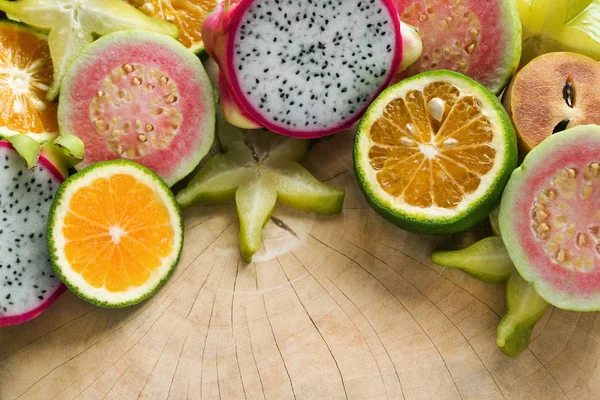 Jasne Kolorowe Owoce Tropikalne Mandarynki Guawa Owoc Smoka Owoc Star — Zdjęcie stockowe