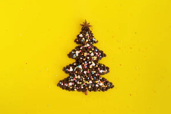 Composição Inverno Com Árvore Natal Feita Por Grãos Café Estrela — Fotografia de Stock