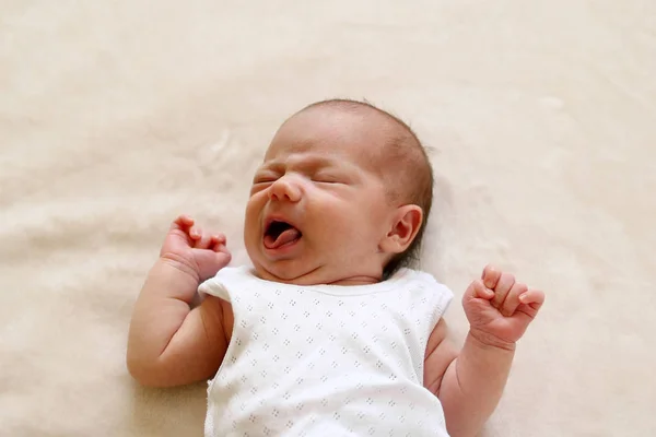 Mes Niño Está Llorando Con Los Puños Comprimidos — Foto de Stock