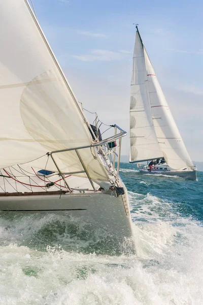 Dois Barcos Vela Veleiros Iates Correndo Mar — Fotografia de Stock