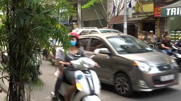 Scooters People Streets Hanoi Vietnam April 2018 Scooters Cars Traffic — Stock Video