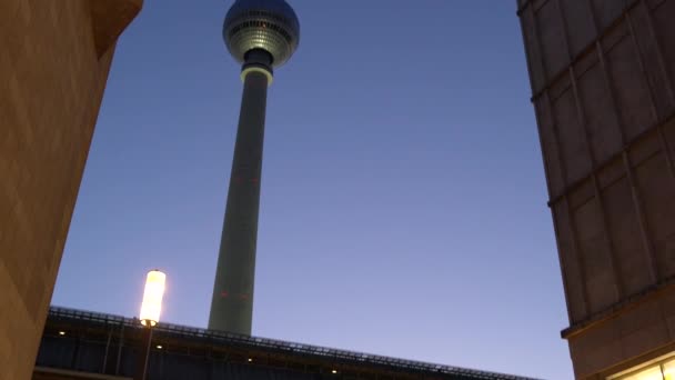 Alexanderplatz Σιδηροδρομικός Σταθμός Και Τηλεοπτικός Πύργος Βερολίνου Τηλεοπτικός Πύργος Βερολίνο — Αρχείο Βίντεο