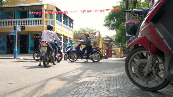 Szkuterek Robogók Forgalom Emberek Utcák Hoi Vietnam 2018 Április Robogók — Stock videók