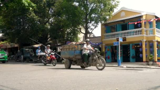 Scooters Verkeer Mensen Straten Van Hoi Vietnam April 2018 Scooters — Stockvideo