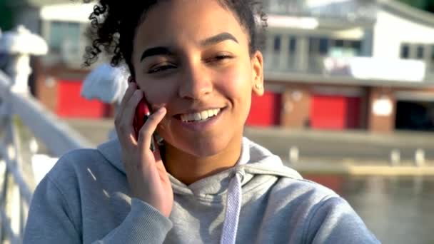 Video Clip Hermosa Raza Mixta Chica Afroamericana Adolescente Mujer Joven — Vídeos de Stock