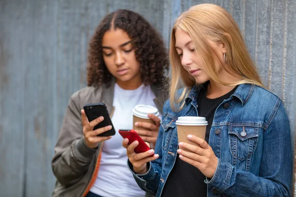 Amici Interrazziali Bella Bionda Adolescente Razza Mista Afroamericana Ragazza Donna — Foto Stock