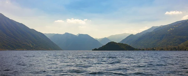 位于意大利北部的科莫湖全景 欧洲景色西对巴尔比阿内洛别墅 — 图库照片