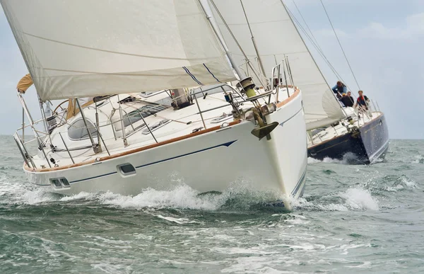 Deux Beaux Yachts Blancs Voiliers Voiliers Voiliers Course Mer — Photo