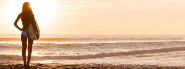 Bakre Panoramautsikt Över Vacker Sexig Ung Kvinna Surfer Flicka Bikini — Stockfoto