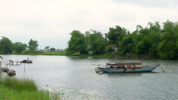 2018 Local Man Woman Fishing Nets River Vietnam April 2018 — 비디오