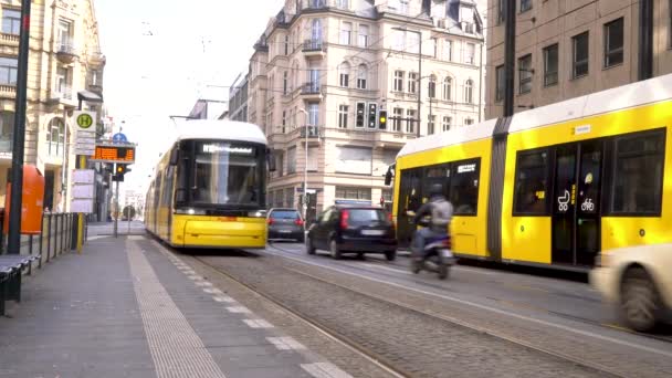 Tram Aangekomen Bij Naturkunde Museum Stop Berlijn Duitsland Februari 2019 — Stockvideo