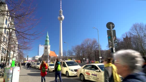 View Karl Liebknecht Strasse Berlin Γερμανία February 2019 Ηλιόλουστη Θέα — Αρχείο Βίντεο