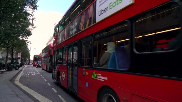 Rudé Londýnské Autobusy Taxíky Oxford Street Londýn Anglie Září 2018 — Stock video