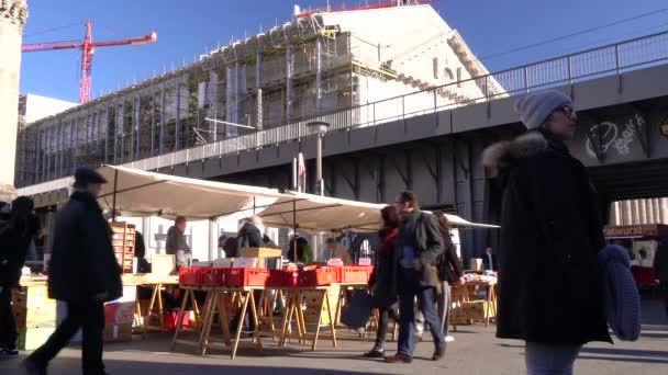 Les Personnes Locales Les Touristes Visitant Marché Des Puces Bode — Video