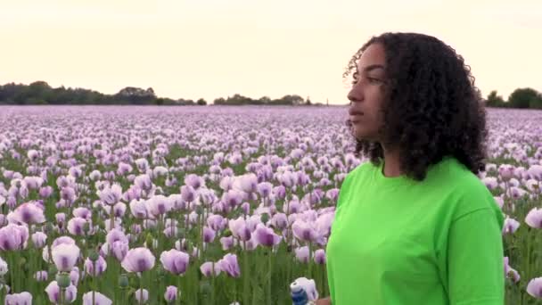 Mooi Gelukkig Gemengd Ras Afro Amerikaans Meisje Tiener Vrouwelijke Jonge — Stockvideo