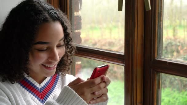 Feliz Sonrisa Hermosa Raza Mixta Muchacha Afroamericana Adolescente Mujer Joven — Vídeos de Stock