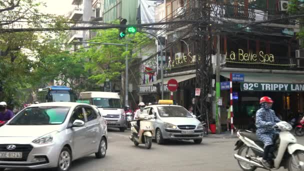 Traffico Persone Sulle Strade Hanoi Vietnam Aprile 2018 Scooter Ciclomotori — Video Stock