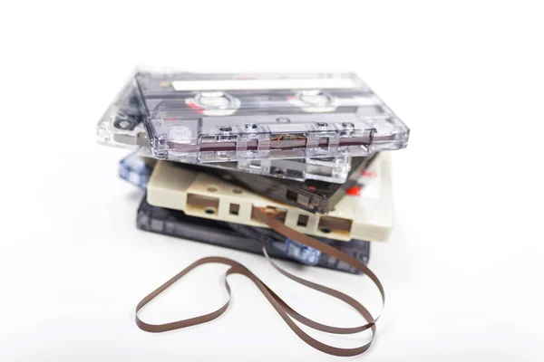 コンパクトカセットオーディオテープの山 — ストック写真