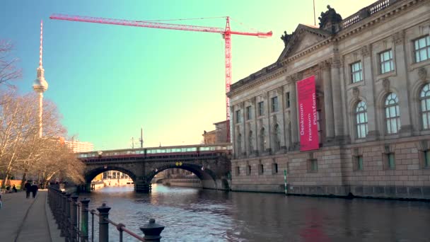 Most Přejezdu Vlakem Bode Museum Ostrov Museum Berlín Německo Února — Stock video