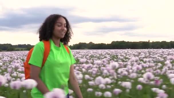 Linda Raça Mista Feliz Menina Afro Americana Adolescente Mulher Jovem — Vídeo de Stock