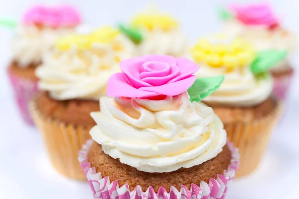 Cupcakes Cup Cakes with Colorful Icing or Frosting — стоковое фото