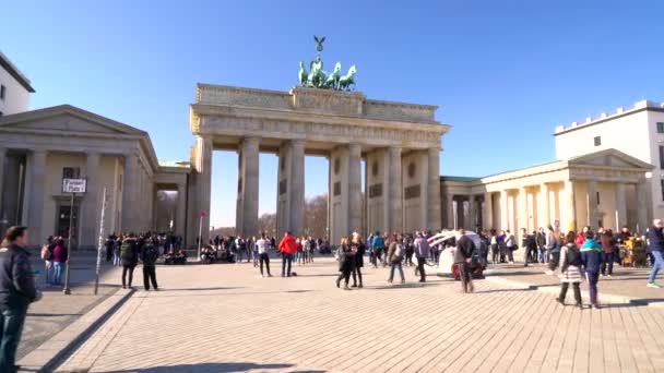 Brandenburg Gate Pariser Platz Berlin Alemania Febrero 2019 Dolly Tracking — Vídeos de Stock