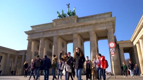 Puerta Brandenburgo Pariser Platz Berlín Alemania Febrero 2019 Personas Turistas — Vídeos de Stock