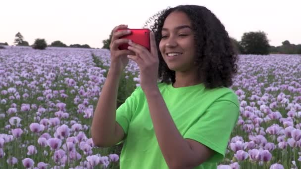 Mooi Gelukkig Gemengd Ras Afro Amerikaans Meisje Tiener Vrouwelijke Jonge — Stockvideo