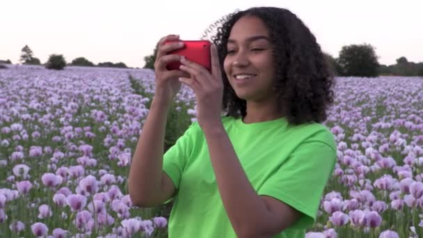 Linda Raça Mista Feliz Menina Afro Americana Adolescente Mulher Jovem — Vídeo de Stock