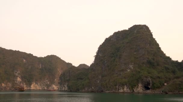 Turister Och Kristbåtar Long Bay Cat National Park North East — Stockvideo