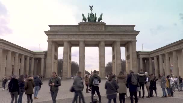 Tempo Lapse Brandenburg Gate Pariser Platz Berlin Alemanha Fevereiro 2020 — Vídeo de Stock