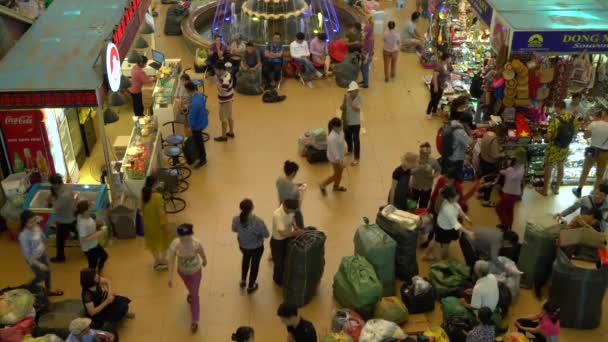 Traders Locals Tourists People Stalls Dong Xuan Market Hanoi Vietnam — Stock Video