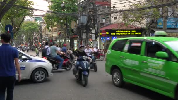 Traffic Και Άνθρωποι Στους Δρόμους Του Ανόι Vietnam Απριλιου 2018 — Αρχείο Βίντεο