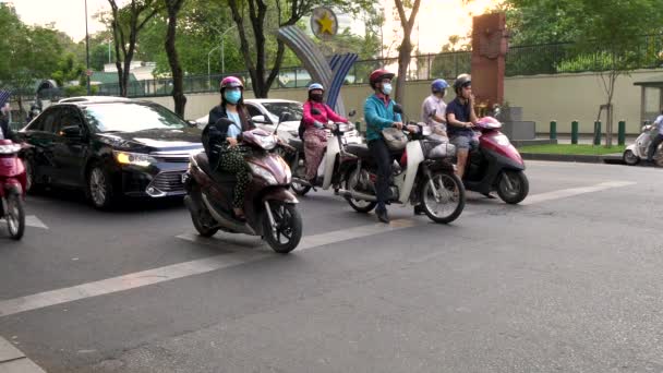 Motorbikes Och People Streets Chi Minh City Saigon Vietnam April — Stockvideo